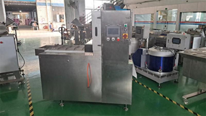 多鋸條鋸塊切丁，冷凍雞邊腿、琵琶腿加工的自動(dòng)鋸骨機(jī)